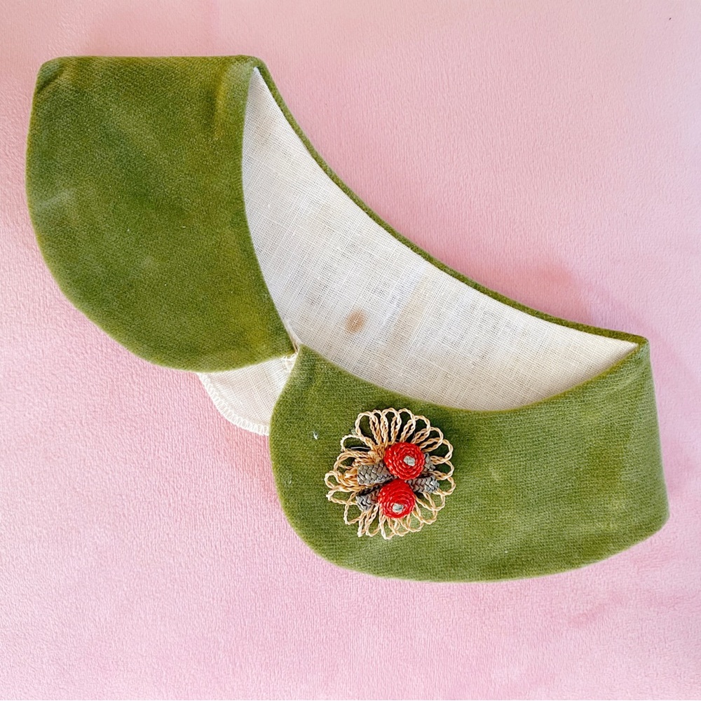 Girls vintage Peter Pan collar with embroidered flower